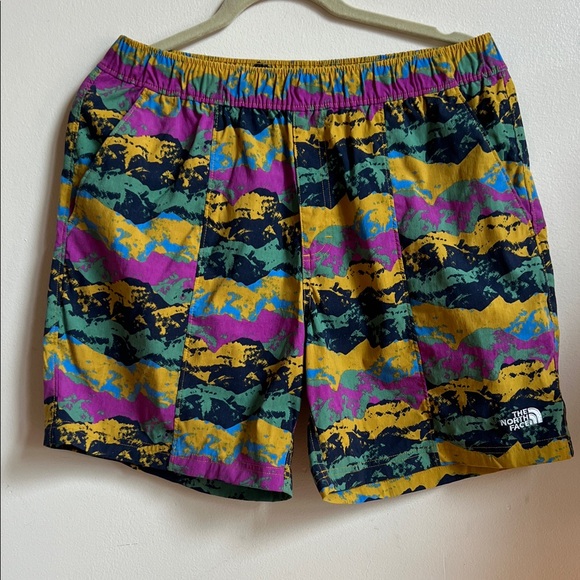 The North Face Men's Vibrant Patterned Shorts - Picture 1 of 9